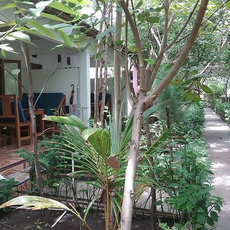 Putri Homestay Gili Meno Exterior foto