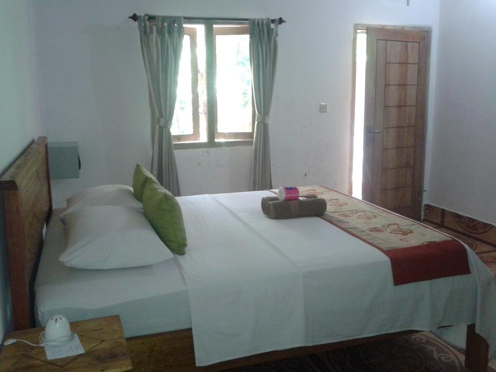 Putri Homestay Gili Meno Exterior foto