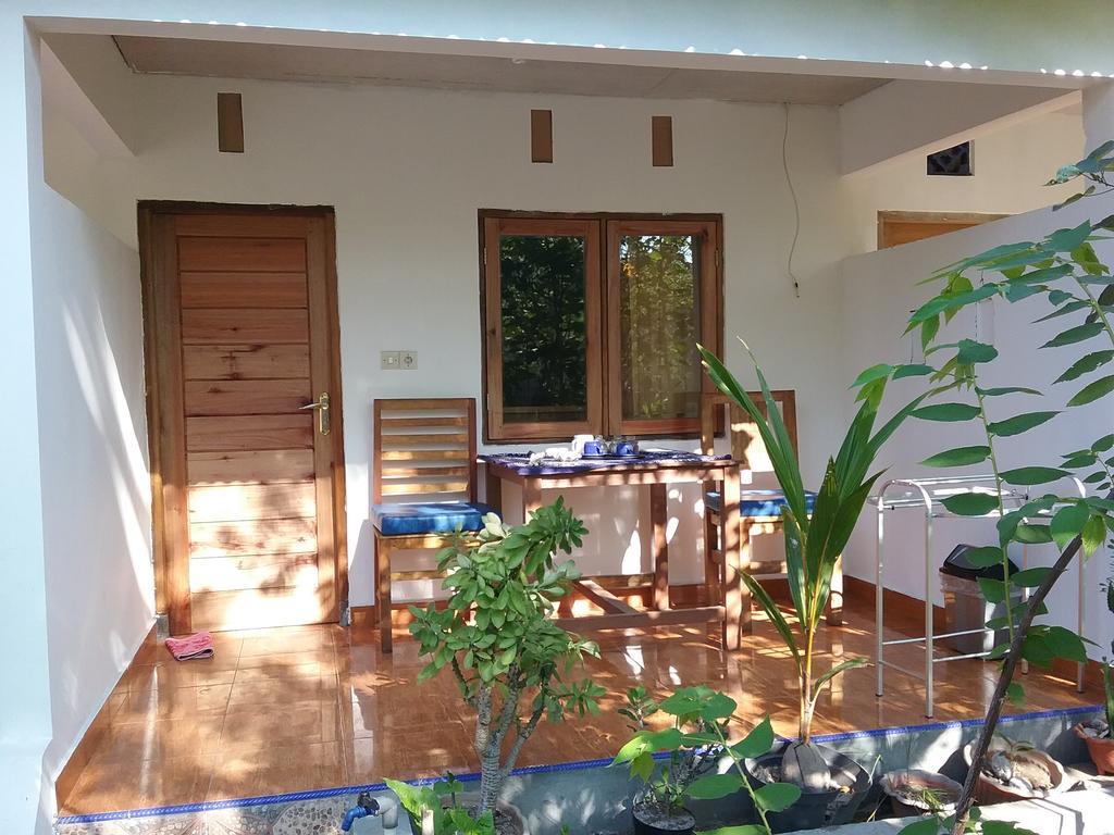 Putri Homestay Gili Meno Exterior foto