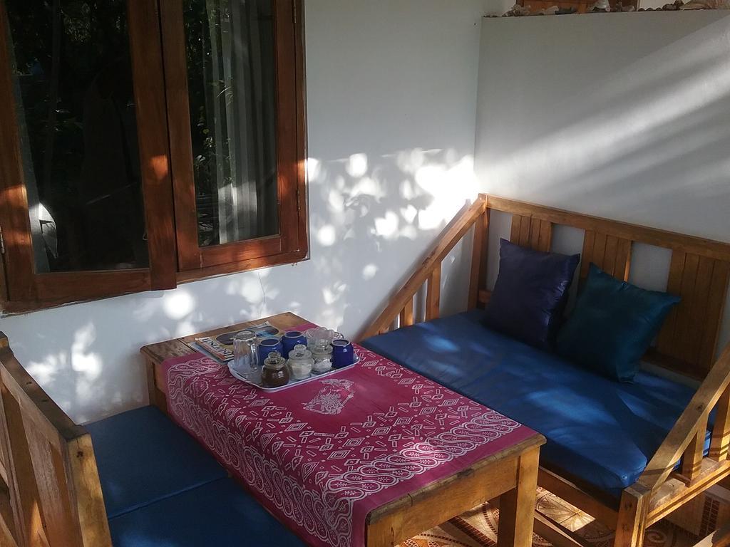 Putri Homestay Gili Meno Exterior foto